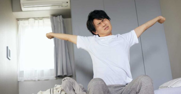 The Smart Beginner’s Guide to Yoga Stretching and Home Workouts for Total Body Wellness